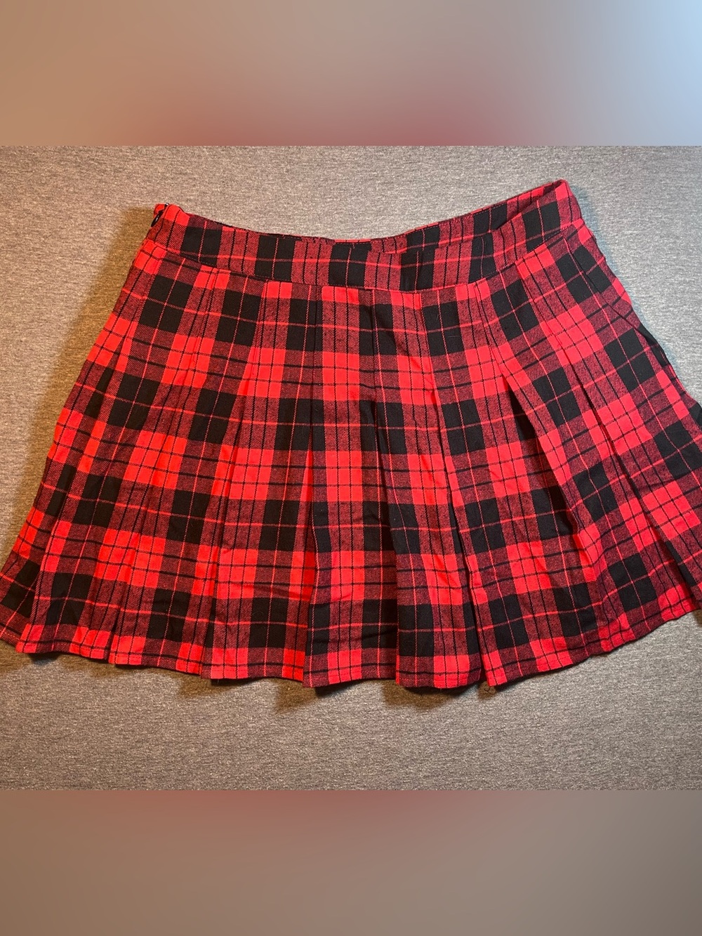 SHEIN Red and Black Plaid Pleated Mini Skirt